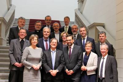 Gruppenfoto: u.a. Cornelia Seibeld, Maik Penn, Stefan Evers, Burkard Dregger u.w.