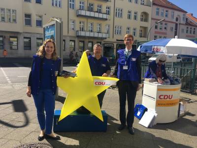 Europawahlkampf 2019 mit Hildegard Bentele. Hier am U-Bahnhof Westphalweg.