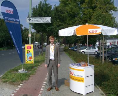 CDU Pr�sent an der Malteserstr. 144 vor Penny am 02.09.2011