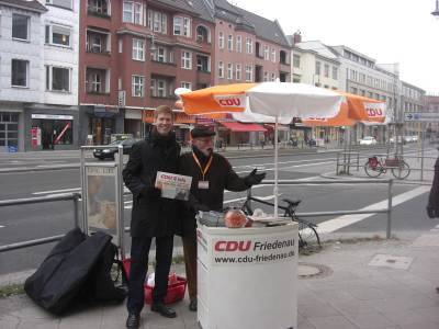 Der Walther-Schreiber-Platz bildet das s�dliche Ende des Berliner Ortsteils Friedenau zu Steglitz. Die Grenze der beiden Ortsteile verl�uft in Verl�ngerung der Bornstra�e. Er ist ein innerst�dtischer Verkehrsknotenpunkt 