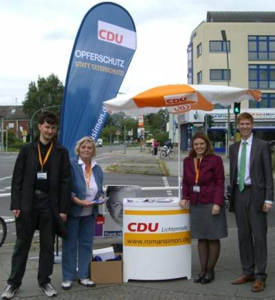 CDU Pr�sent am Lichtenrader Damm Ecke Goethestra�e vor Rewe am 27.08.2011