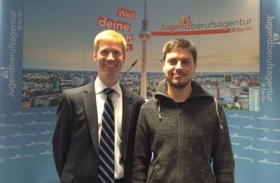 Roman Simon und Christian Zander, Lichtenrader Bezirksverordneter, bei der Er�ffnung der Jugendberufsagentur in Tempelhof-Sch�neberg