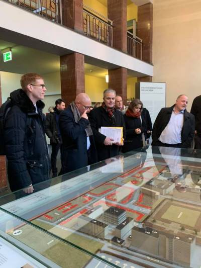 Fhrung durch die Rumlichkeiten. Anlsslich des 30. Jahrestages des Sturms der Deutschen auf die STASI-Zentrale.