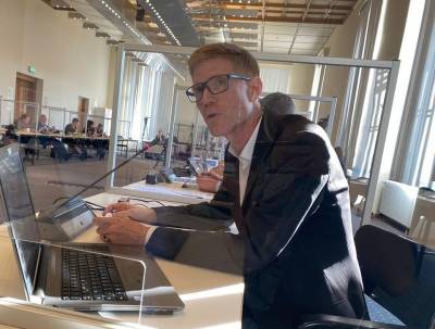 Im heutigen #Ausschuss fr #Bildung, #Jugend und #Familie des Berliner Abgeordnetenhaus muss der Senat einrumen, dass bisher gerade einmal 10 Mio. Euro aus dem Digitalpakt abgerufen worden sind - aber 257 Mio. Euro stehen Berlin zur Verfgung. So langsam ist nur Rot-Rot-Grn und die Leidtragenden sind die Schlerinnen und Schler! Gut, dass Rot-Rot-Grn auch im Parlament unter Druck gesetzt wird!