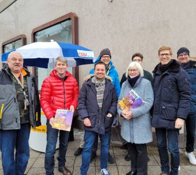 Standaktion am Breslauer Platz. Gute Ausgabe der BerlinerRundschau und gute Gesprche mit vielen Brgerinnen und Brgern.  (11.12.2021)