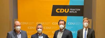 Ich bin meiner Fraktion sehr dankbar, heute einstimmig als Sprecher fr Kinder-, Jugend- und Familienpolitik nominiert worden zu sein. Anschlieend gab es ein Gruppenfoto der designierten CDU-Mitglieder im Ausschuss fr Verfassungs- und Rechtsangelegenheiten, Geschftsordnung, Antidiskriminierung (11.01.2022)