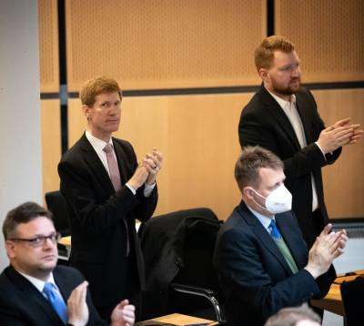 Applaus. Unser Fraktionsvorsitzender, Kai Wegner, fand den richtigen Ton und die richtigen Worte nach der Rede von Andrij Melnyk, Botschafter der Ukraine, im Berliner Abgeordetenhaus. (10.03.2022)