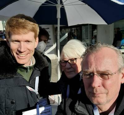 Straenaktion am U-Bahnhof Westphalweg. Viele Brgerinnen und Brger sprechen an: Fehlende Parkpltze in Mariendorf. (07.03.2022)