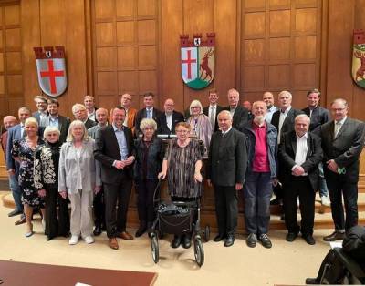 Ehrung der Mitglieder der CDU Tempelhof-Schneberg auf dem Kreisparteitag, die 25, 40, 50, 60 und 70 Jahre in der CDU sind. Darunter auch drei der CDU Friedenau: Marion Geiler-Pawelzik, Erika Simon und Marcus Schlicht (06.05.22)