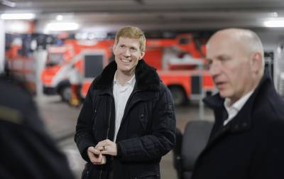 In Mariendorf & Tempelhof-Ost unterwegs: Erst in der Kita Paradiesvgel in der Bacharacher Strae, einer Kita, in der eine Fachkraft fr Sprachlichebildung ber das Bundesprogrammsprachkita beschftigt wird und wo somit die Kinder vom Programm, das die unionsgefhrte Bundesregierung eingefhrt hat, profitieren. Noch. Leider. Denn die Ampel aus SPD, Grnen und F.D.P. beendet das Programm zum 30.6.2023. Ein Skandal. Die CDU Fraktion Berlin hat sich in den vergangenen Monaten fr die Fortfhrung des Programms stark gemacht und die ganze #cdu macht das auch weiterhin, denn Sprache ist der Schlssel zur Welt. Allein in Mariendorf & Tempelhof-Ost profitieren 343 Kinder in vier Kindergarten von diesem Programm.

Dann Austausch beim Mariendorfer Hockey Club 1931 e.V. ber fehlende Hallen, fehlende Kommunikation des Sportamt und das groe Projekt eines eigenen Vereinsheim.

Schlielich Besuch in der Feuerwache Marienfelde, Austausch mit den Beschftigten ber Arbeitsverdichtung, Lehrgnge, fr die nicht gengend Teilnehmer zu finden sind, und Bagatelleinstze. Abschluss des Tages war der offene Brgerdialog in der Villa Christina direkt am U-Bahnhof Alt-Mariendorf.