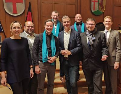 Unser Berlin-Gestalter Stefan Evers
 rockt Mitgliederkonferenz.Klare Kante,klare Alternative.Egal ob Rot-Rot-Grn,Rot-Grn-Rot oder Grn-Rot-Rot.Alles gleich.Alles wie gehabt. Berlin braucht Politikwechsel.Diesen wird es nur mit CDU-Berlin
 geben.Fr diesen stehen unsere Kandidaten frs AGH-Berlin.