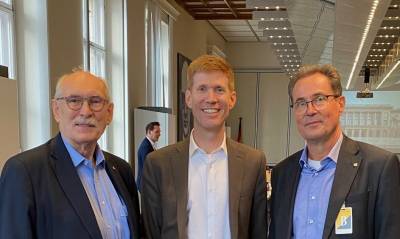 Ausschuss Bildung Abgeordnetenhaus von Berlin mit Experten. Von CDU-Fraktion Berlin
 eingebracht: Verbeamtung Lehrkrfte - welchen Fahrplan hat Berlin? Ferdinand Horbat, stellv. Vors. Philologenverband
 LV Bln, und Frank Olie, Vors. ev. Schulstiftung in der Evangelische Kirche Berlin-Brandenburg-schlesische Oberlausitz
. Beide bringen wichtige Punkte in die Debatte ein.