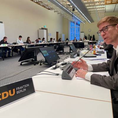 Rege Diskussionen im Ausschuss fr Bildung, Jugend und Familie im Abgeordnetenhaus Berlin zum Thema Energiekostenpauschale im Kinder- und Jugendbereich mit der Senatsverwaltung fr Bildung, Jugend und Familie.