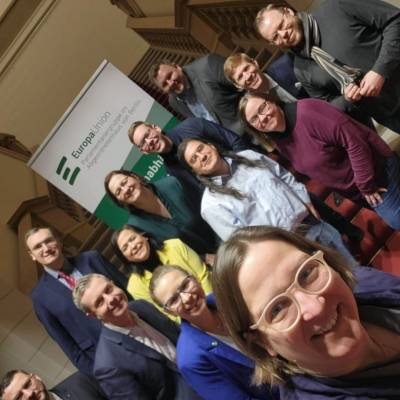 Nach dem Austausch bei der Europaunion-Berlin geht es fr mich zur kumenische Andacht und anschlieend zur Plenarsitzung des Abgeordnetenhaus Berlin, die mit Gedenkworten fr den verstorbenen ehemaligen Direktors des Deutsch Historischen Museums, Senators fr die Senatsverwaltung fr Kultur und Europa, Mitglied der CDU-Fraktion-Berlin und Landesvorsitzenden der CDU-Berlin Prof. Dr. Christoph Stlzl beginnt.