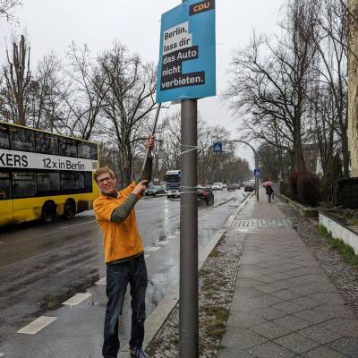 Sehr dankbar ber das Vertrauen der Mariendorferinnen und Mariendorfer in die CDU Berlin, in die CDU Tempelhof-Schneberg und auch in mich als Kandidaten fr das Abgeordnetenhaus von Berlin geht es nun an das Abhngen der Plakate.