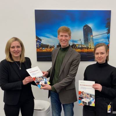 Guter persnlicher Austausch am 09. Mrz mit Anna Zagidullin und Verena Teuber vom Paritt Berlin. Fr mich als kinder-, jugend- und familienpolitischer Sprecher der CDU-Fraktion Berlin ist es sehr hilfreich, in so einem Gesprch fundierte und gut zusammengefasste Informationen und Forderungen des Parittischen Jugendhilfeforum zu erhalten. 