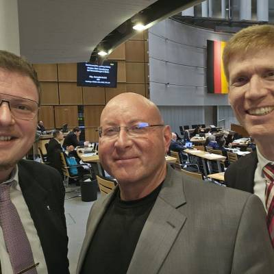 Strahlende Gesichter bei Frank Luhmann und Scott K�rber von der CDU-Fraktion-Berlin w�hrend der heutigen (01.02) Plenarsitzung im AGH Berlin.