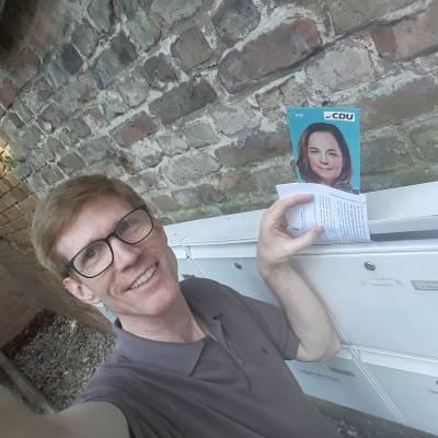 Wir sind wieder f�r Sie unterwegs und verteilen flei�ig Infomaterial von unserer Europaabgeordneten und ein Dankesch�n von mir. Nicht nur mein Team, sondern wir alle zusammen packen an. (Foto vom 29.04.2024)