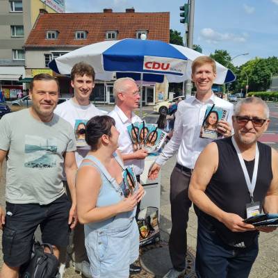 Am 29. Mai 2024 zeigte sich eine starke Truppe bei gutem Wetter und guten Gespr�chen, nat�rlich auch mit guten Informationsmaterialien, unter anderem �ber Hildegard Bentele, unsere Spitzenkandidatin f�r die Europawahlen 2024 am 9. Juni, am Stand der CDU Berlin am U-Bahnhof Westphalweg.