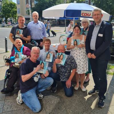 Am 8. Juni 2024 hatten wir am Stand der CDU Friedenau eine starke Mannschaft, starkes Wetter und starke Stimmung: Oft h�rten wir, 'Ich habe Hildegard Bentele schon gew�hlt.