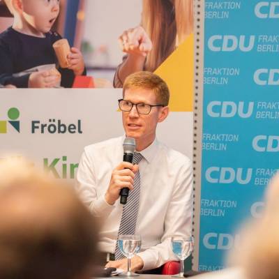 Kindergipfel von Fr�bel Deutschland und CDU Fraktion Berlin im Abgeordnetenhaus Berlin am 12. Juli 2024: Im Zentrum standen die W�nsche der Kinder aus den Kinderg�rten Kleiner Fratz GmbH (Spandau), Katholische Kindertagesst�tte Maria Frieden (Mariendorf), Ina Kindergarten Neue Steinmetzstra�e (Sch�neberg), Froebel Deutschland Kindergarten Fr�belspatzen (Friedrichshain) und Froebel Deutschland Kindergarten Freudenberg (Friedrichshain). Ich bedanke mich bei allen Kindern daf�r, dass sie heute mit uns von CDU Berlin ihre W�nsche besprochen haben!