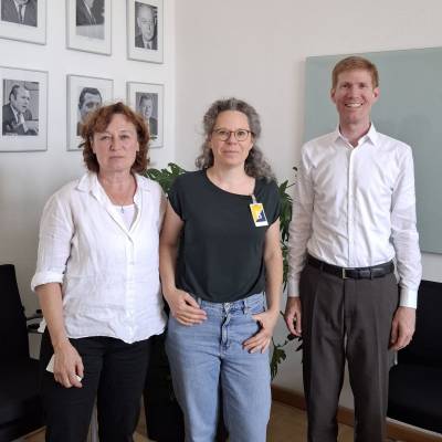 Am 2. August 2024 fand ein Austausch mit Manuela Ricci und Silke Groth von der Fachstelle MenschenKind in den R�umlichkeiten der CDU-Fraktion Berlin im Abgeordnetenhaus statt. Besprochen wurden viele aktuelle Themen, darunter die geplanten Kurzzeit- und Verhinderungspflegepl�tze im Land Berlin sowie die geplante Einf�hrung eines verbesserten Zuschlagsstatus f�r pflegebed�rftige Kinder in Berliner Kinderg�rten (B+). Danke f�r das Gespr�ch ? der Gedankenaustausch war �u�erst bereichernd!