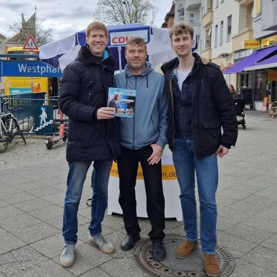 Viele gute Gespr�che mit dem Team der CDU und mit Informationen von Kai Wegner, der CDU Berlin und Jan-Marco Luczak am 7. April in Mariendorf.