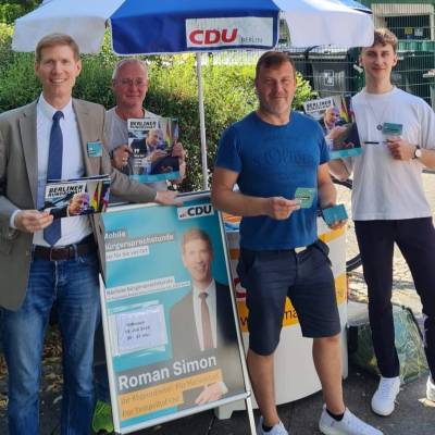 Am 7. Juli 2025 herrschten angenehme Temperaturen und es gab viele gute Gespr�che am Stand der CDU Tempelhof-Sch�neberg. Besonders interessiert wurde die aktuelle Ausgabe der Berliner Rundschau, dem Magazin der CDU Berlin mit Kai Wegner auf dem Titelblatt, aufgenommen. Au�erdem hatten wir aktuelle Informationen unseres Bundestagsabgeordneten Jan-Marco Luczak dabei.