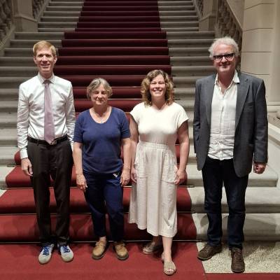 Am 3. September 2025 stand ein Austausch mit Peter Cersovsky und Dagmar Mai von St�tzrad e.V. sowie Janine Heidrich von FIPP e.V. auf dem Programm. Gemeinsam diskutierten wir, wie die wichtige Sozialarbeit an Berliner Kinderg�rten angesichts der schwierigen Haushaltslage nachhaltig fortgef�hrt werden kann. Herzlichen Dank f�r das Gespr�ch und vor allem f�r das gro�artige Engagement f�r starke Familien in Berlin.