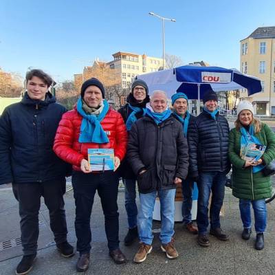 Am 22. November 2025 waren wir am Breslauer Platz mit den t�rkisfarbenen Schals der CDU Berlin unterwegs, verteilten unsere Umfrage zur Verm�llung rund um die Kaisereiche und aktuelle Informationen der CDU Berlin mit Regierendem B�rgermeister Kai Wegner ? kalt, aber viele gute Gespr�che gef�hrt.