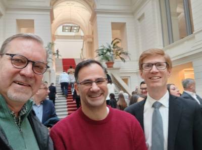 Empfang der Sternsinger im Abgeordnetenhaus: Heute begr��ten wir die Sternsingerinnen und Sternsinger aus der Pfarrgemeinde St. Josef in Treptow-K�penick. Unter dem Motto ?Schule statt Fabrik ? Sternsingen gegen Kinderarbeit? machten sie auf die Lage vieler Kinder weltweit aufmerksam. Mit ihren Liedern und dem traditionellen Segensspruch setzten sie ein starkes Zeichen und erinnerten daran, dass politische Arbeit Verantwortung f�r die Schw�chsten tr�gt.